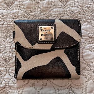 Dooney & Burke Vintage Bifold Wallet/ Billfold/ Coin/ ID Slot/ Cream/ Brown